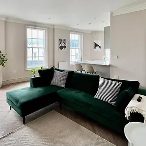 the-apartments-lytham-square-apt-1-apt-2-apt-3-apt-4.hotelsin-chester.com/