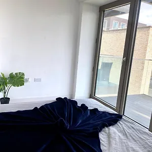 md-apartments-stunning-2-bedroom-2-bath-apartment-royal-docks.brighton-hotels-england.com/